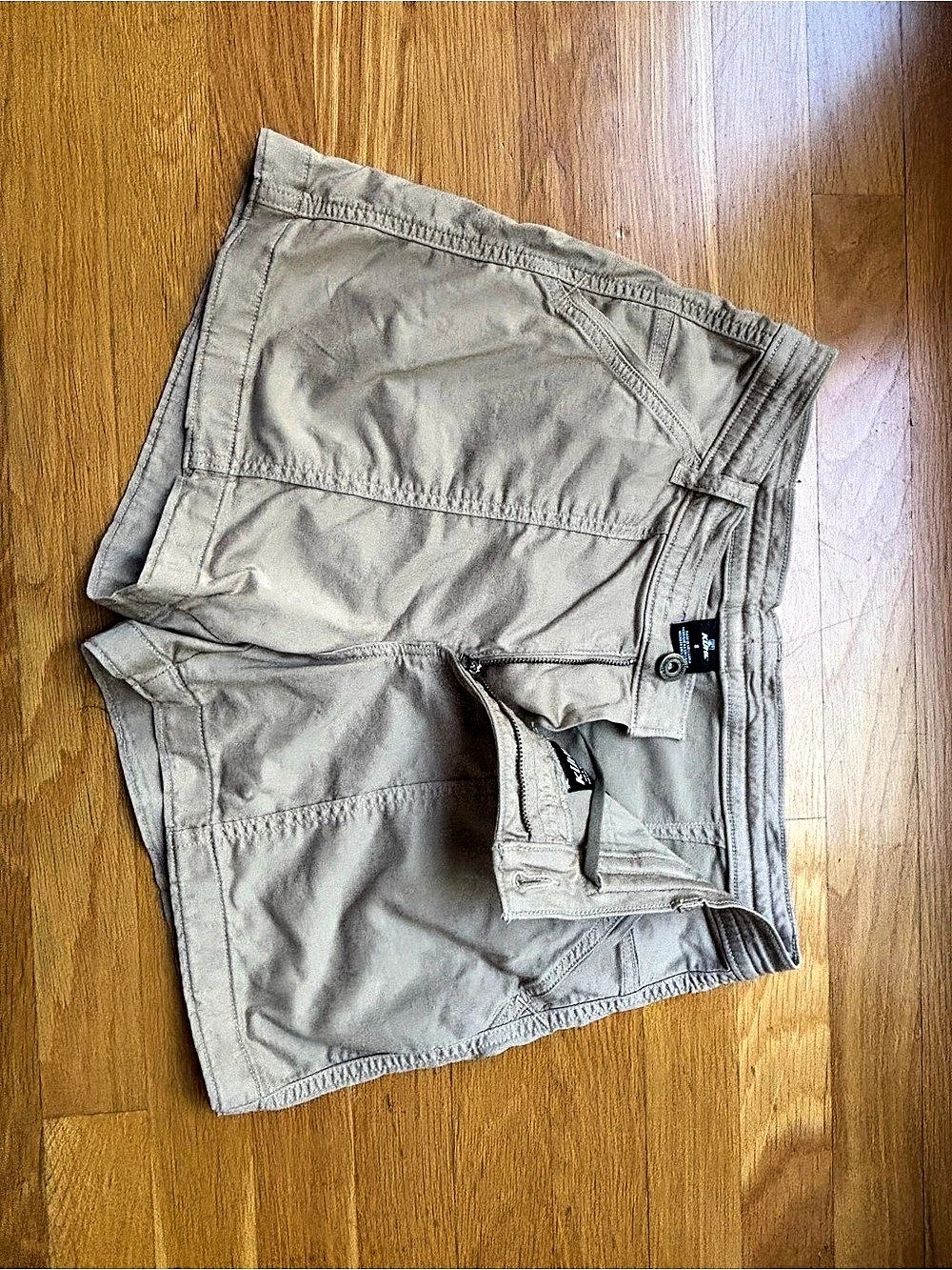 Kuhl KULTIVATR 4” Cargo Shorts size 8 Sand Color
